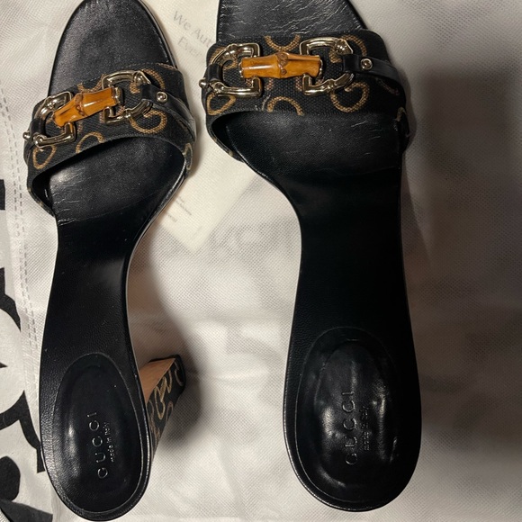 These are stunning AUTHENTIC Gucci Slides that you would love…..!! - Picture 3 of 11